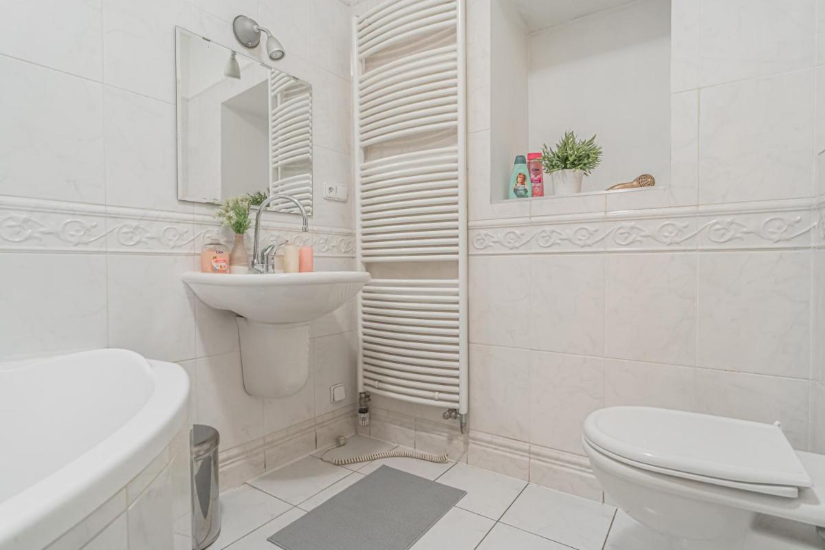 Bright Studio Close To Charles Bridge And Castle Prag