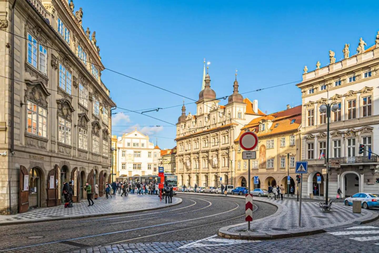 Bright Studio Close To Charles Bridge And Castle Prag